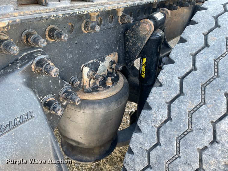 image for item DN0197 2005 Freightliner ST120  semi truck