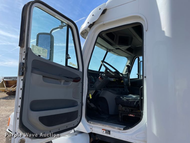 image for item DN0197 2005 Freightliner ST120  semi truck