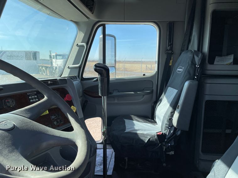 image for item DN0197 2005 Freightliner ST120  semi truck