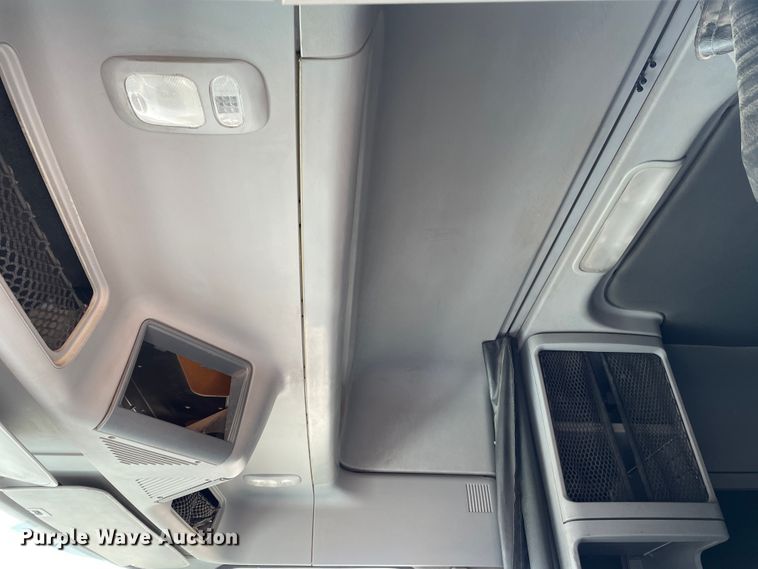 image for item DN0197 2005 Freightliner ST120  semi truck