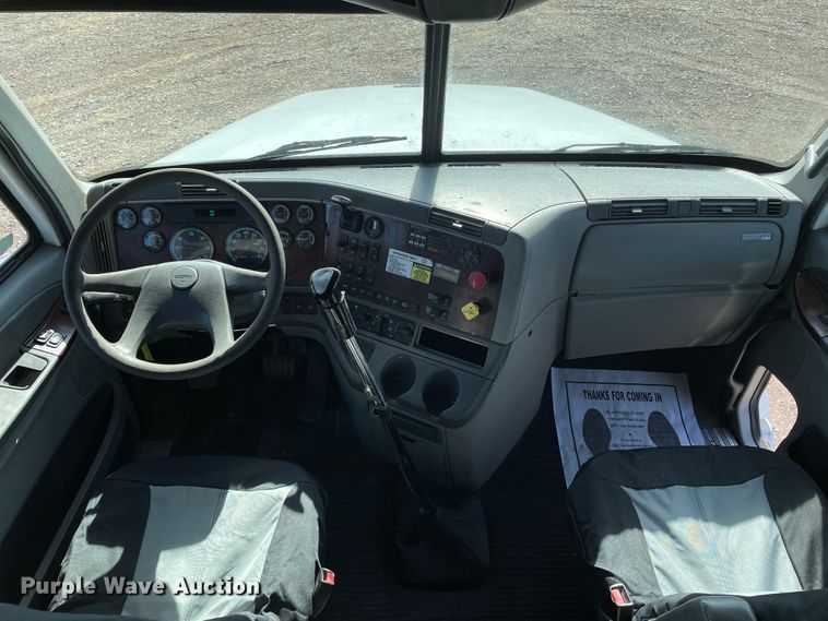 image for item DN0197 2005 Freightliner ST120  semi truck