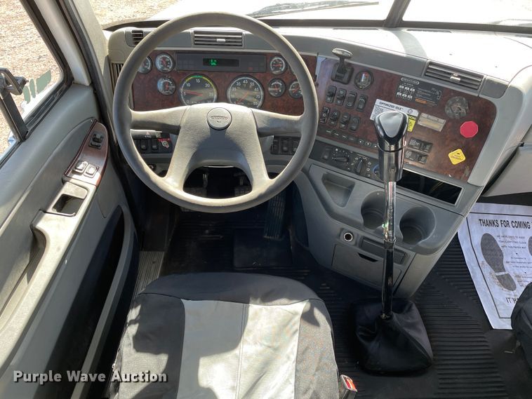 image for item DN0197 2005 Freightliner ST120  semi truck