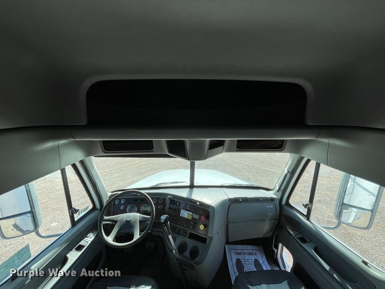 image for item DN0197 2005 Freightliner ST120  semi truck