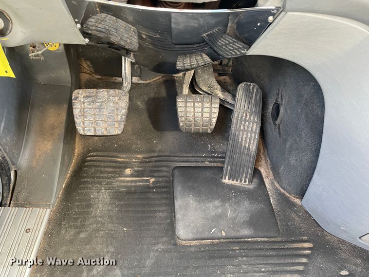 image for item DN0197 2005 Freightliner ST120  semi truck