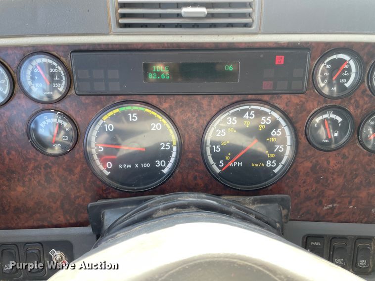 image for item DN0197 2005 Freightliner ST120  semi truck