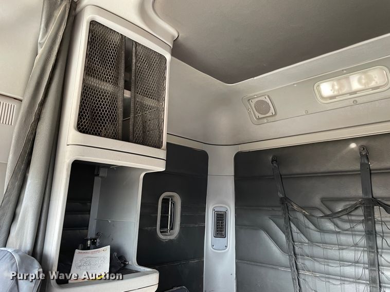 image for item DN0197 2005 Freightliner ST120  semi truck