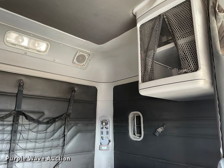 image for item DN0197 2005 Freightliner ST120  semi truck