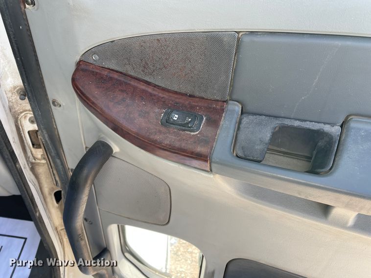 image for item DN0197 2005 Freightliner ST120  semi truck