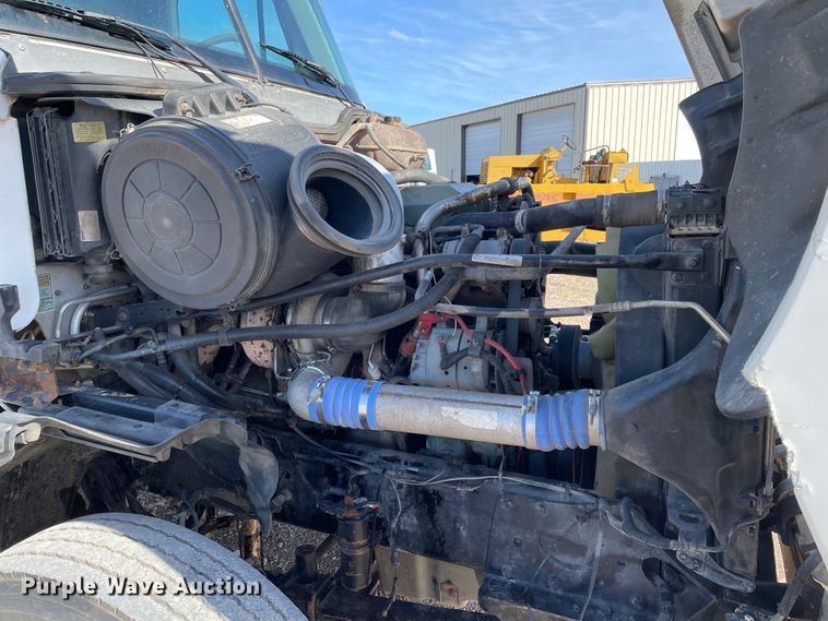 image for item DN0197 2005 Freightliner ST120  semi truck