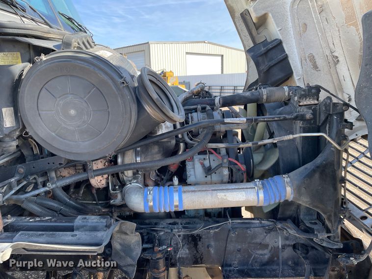 image for item DN0197 2005 Freightliner ST120  semi truck