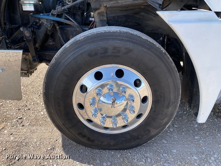 image for item DN0197 2005 Freightliner ST120  semi truck