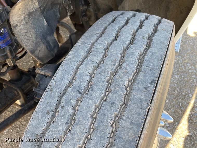 image for item DN0197 2005 Freightliner ST120  semi truck