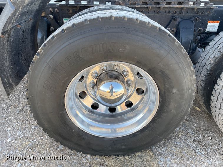 image for item DN0197 2005 Freightliner ST120  semi truck