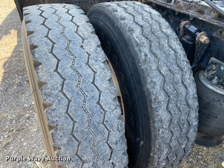 image for item DN0197 2005 Freightliner ST120  semi truck