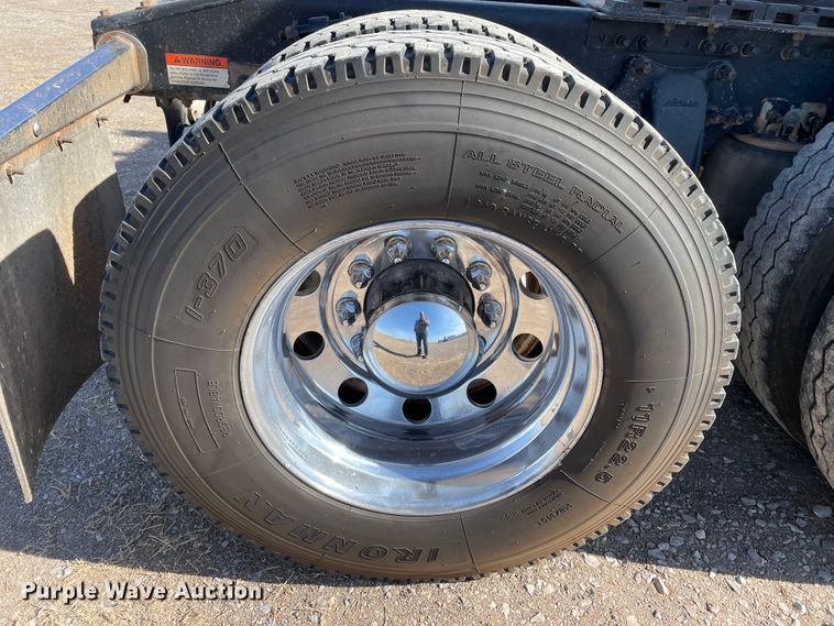 image for item DN0197 2005 Freightliner ST120  semi truck