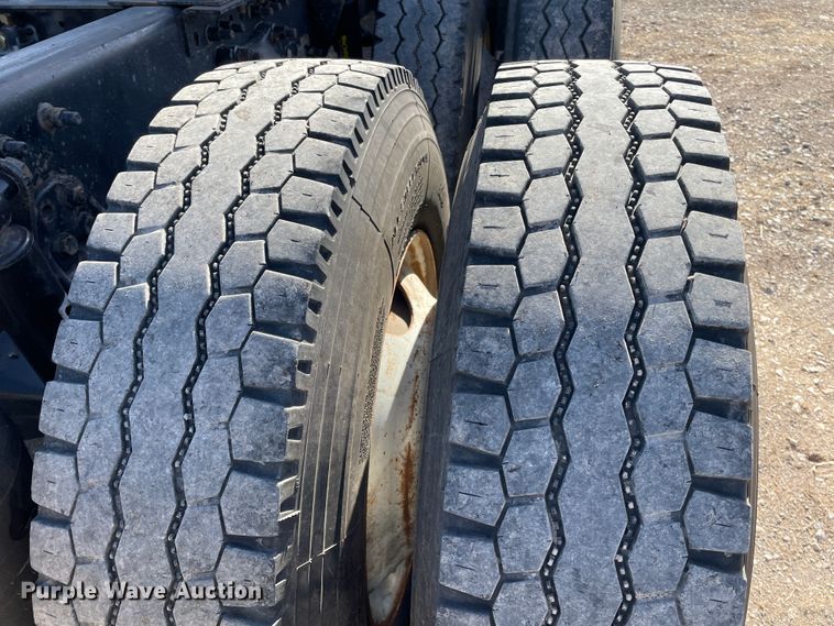 image for item DN0197 2005 Freightliner ST120  semi truck