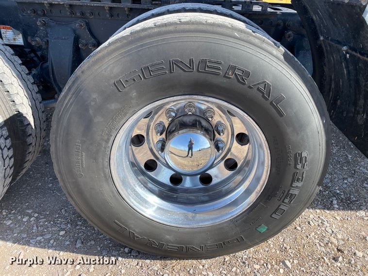 image for item DN0197 2005 Freightliner ST120  semi truck