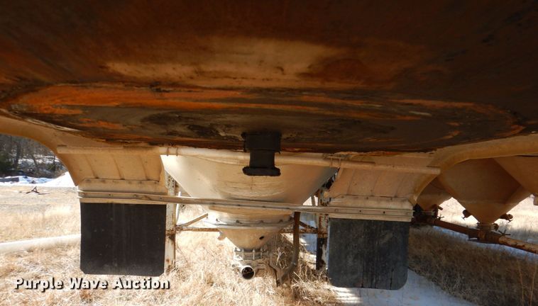 image for item DN6581 1998 Heil  pneumatic dry bulk trailer