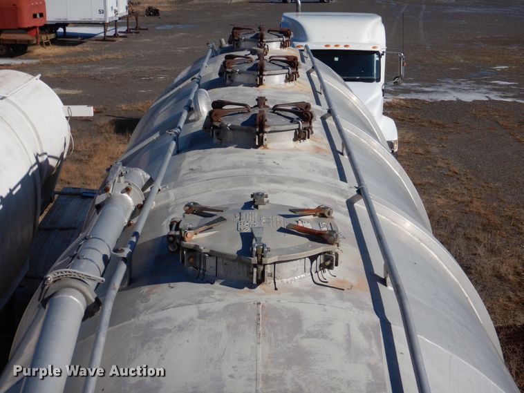 image for item DN6581 1998 Heil  pneumatic dry bulk trailer