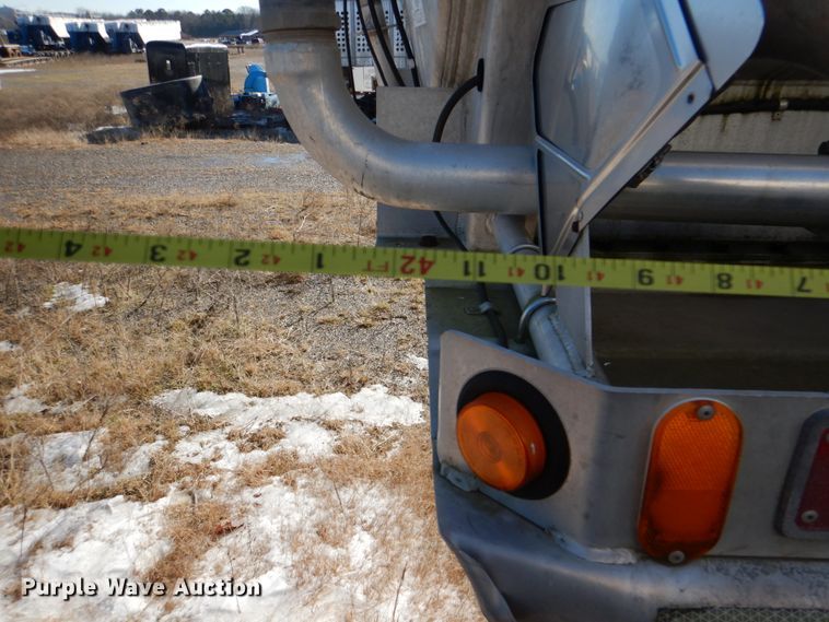 image for item DN6581 1998 Heil  pneumatic dry bulk trailer