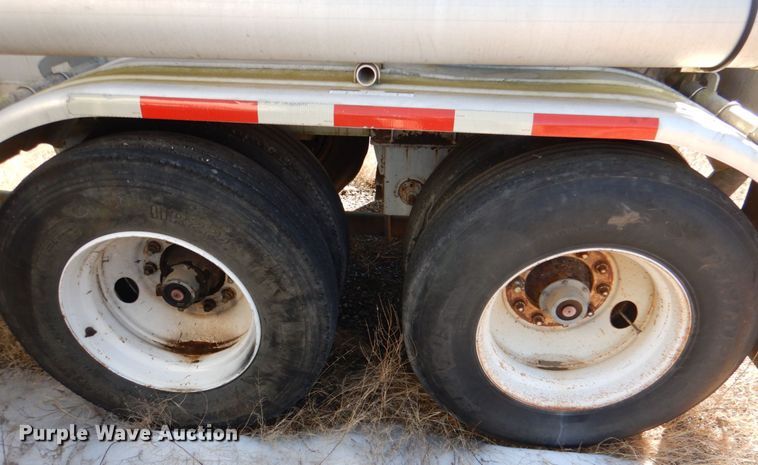 image for item DN6581 1998 Heil  pneumatic dry bulk trailer