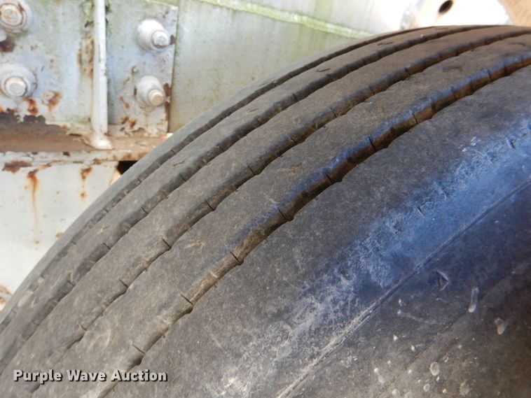 image for item DN6581 1998 Heil  pneumatic dry bulk trailer