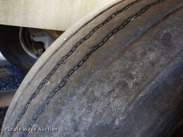 image for item DN6581 1998 Heil  pneumatic dry bulk trailer