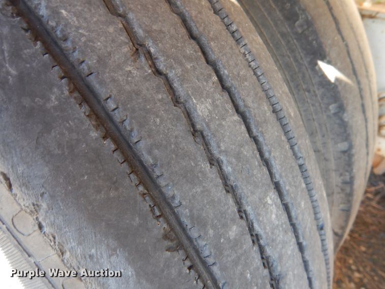 image for item DN6581 1998 Heil  pneumatic dry bulk trailer