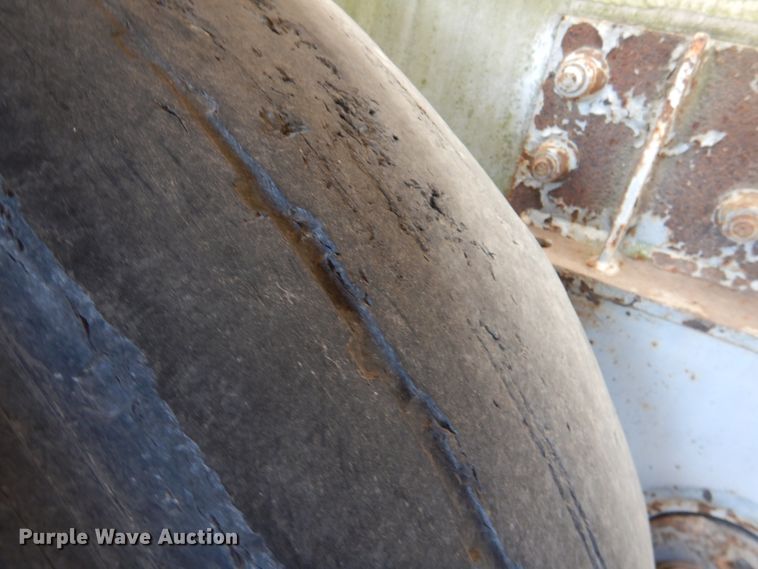 image for item DN6581 1998 Heil  pneumatic dry bulk trailer