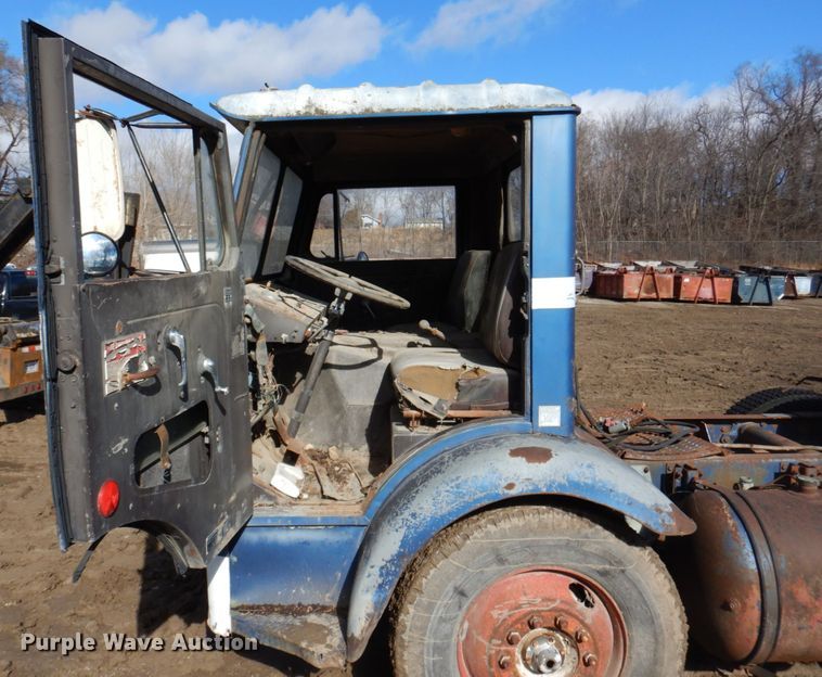 image for item DN7248 1973 White 1550T  semi truck