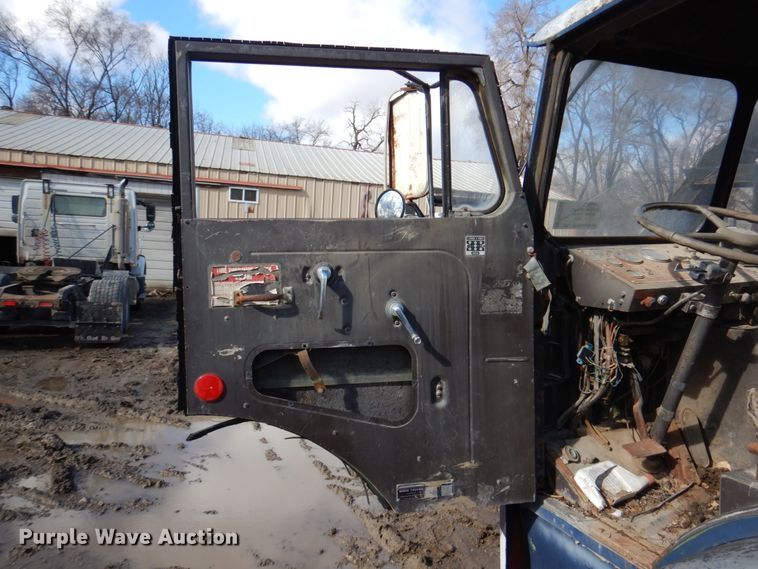 image for item DN7248 1973 White 1550T  semi truck