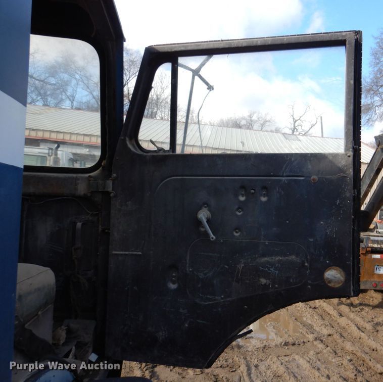 image for item DN7248 1973 White 1550T  semi truck