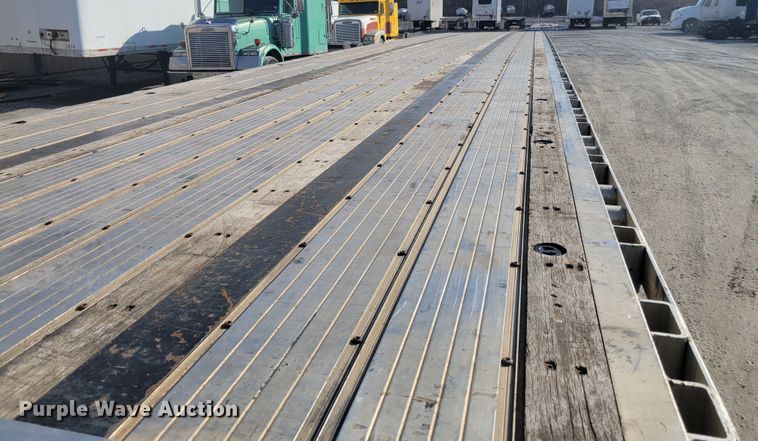 image for item HK9298 2015 Transcraft Eagle II  flatbed trailer