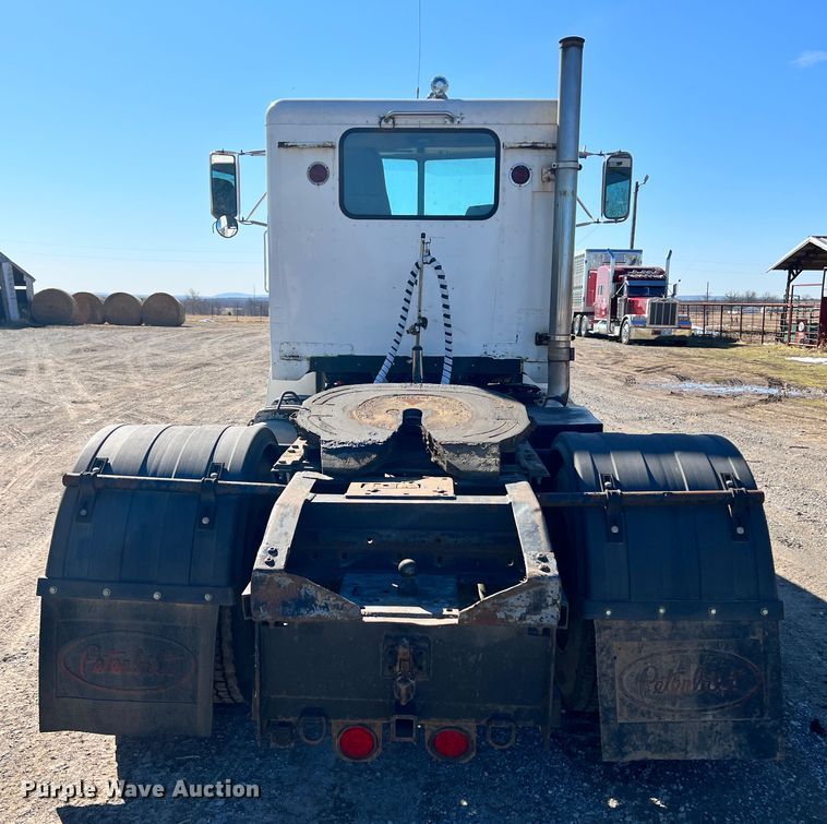 image for item ID9706 1989 Peterbilt 376  semi truck