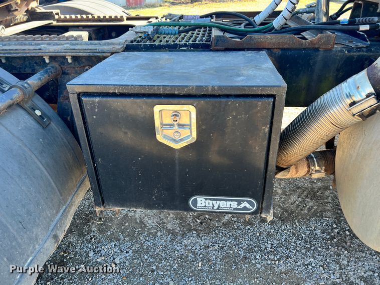 image for item ID9706 1989 Peterbilt 376  semi truck