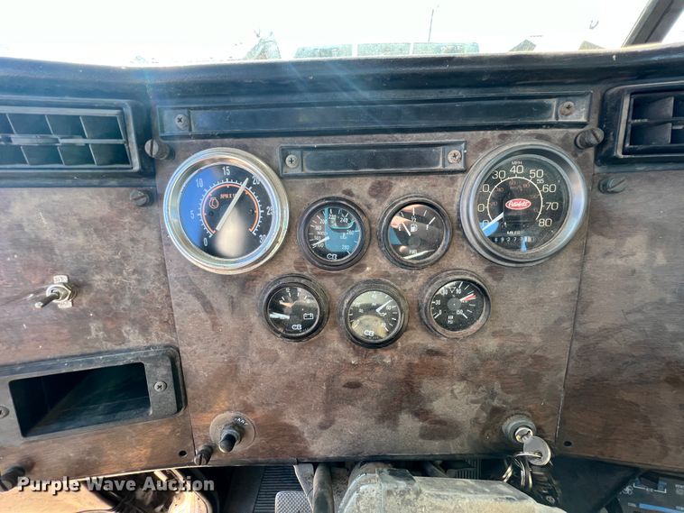 image for item ID9706 1989 Peterbilt 376  semi truck