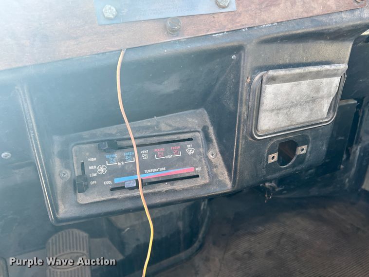 image for item ID9706 1989 Peterbilt 376  semi truck