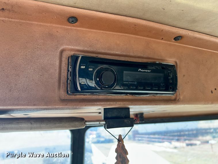 image for item ID9706 1989 Peterbilt 376  semi truck