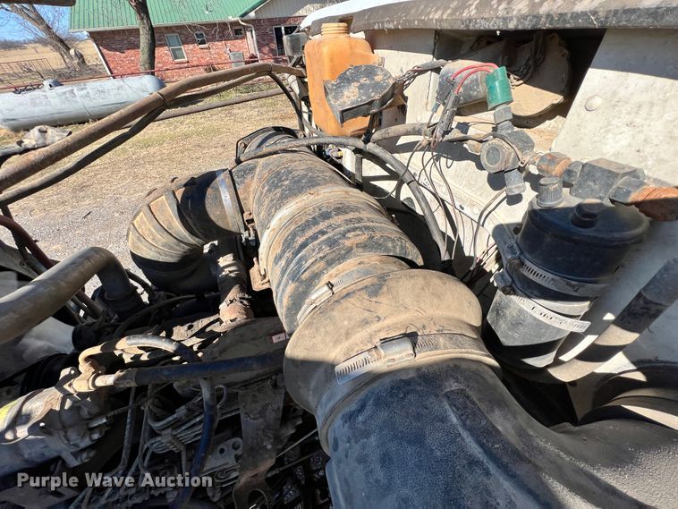 image for item ID9706 1989 Peterbilt 376  semi truck