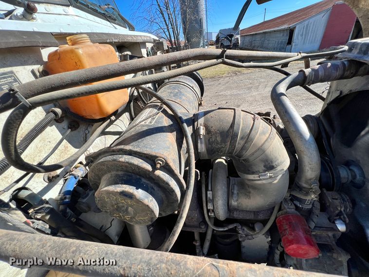 image for item ID9706 1989 Peterbilt 376  semi truck