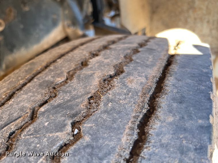 image for item ID9706 1989 Peterbilt 376  semi truck