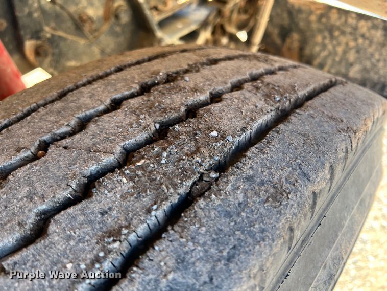 image for item ID9706 1989 Peterbilt 376  semi truck