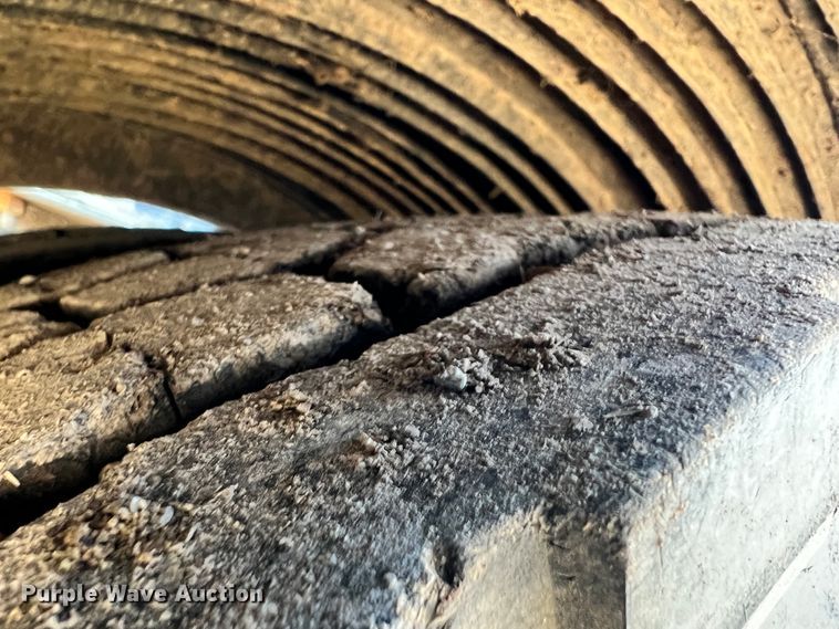 image for item ID9706 1989 Peterbilt 376  semi truck