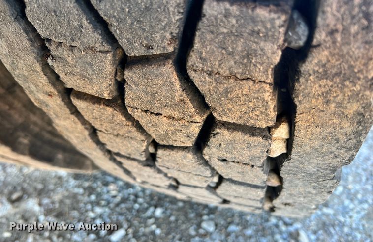 image for item ID9706 1989 Peterbilt 376  semi truck