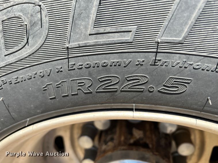 image for item ID9706 1989 Peterbilt 376  semi truck