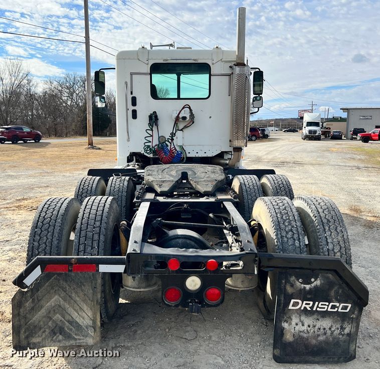 image for item ID9717 2006 Freightliner Columbia 120  semi truck