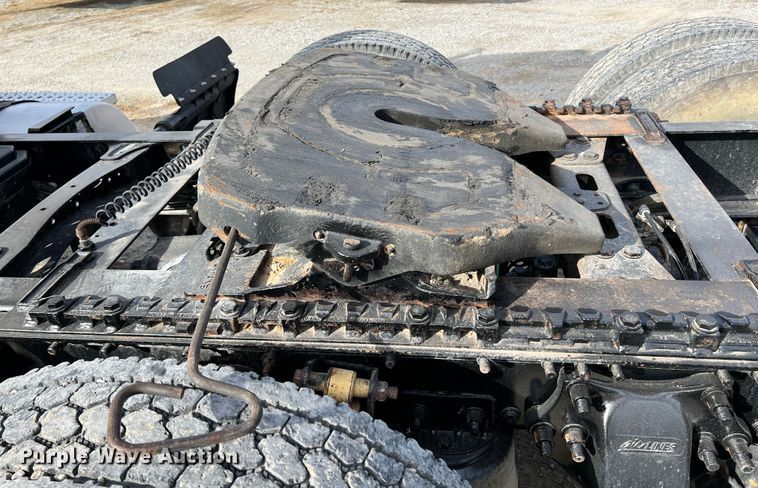 image for item ID9717 2006 Freightliner Columbia 120  semi truck