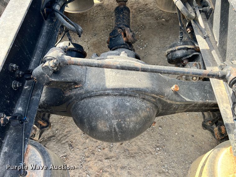 image for item ID9717 2006 Freightliner Columbia 120  semi truck