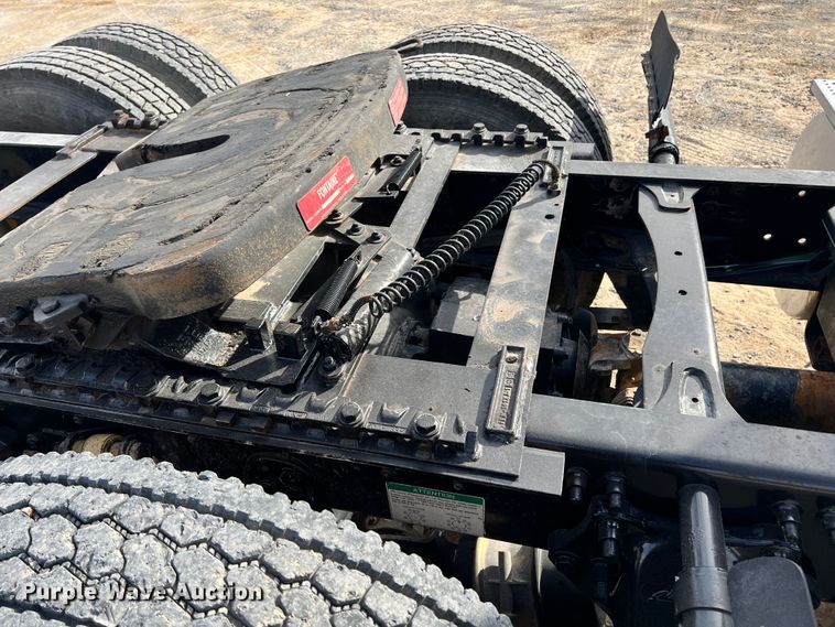 image for item ID9717 2006 Freightliner Columbia 120  semi truck