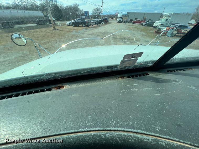 image for item ID9717 2006 Freightliner Columbia 120  semi truck